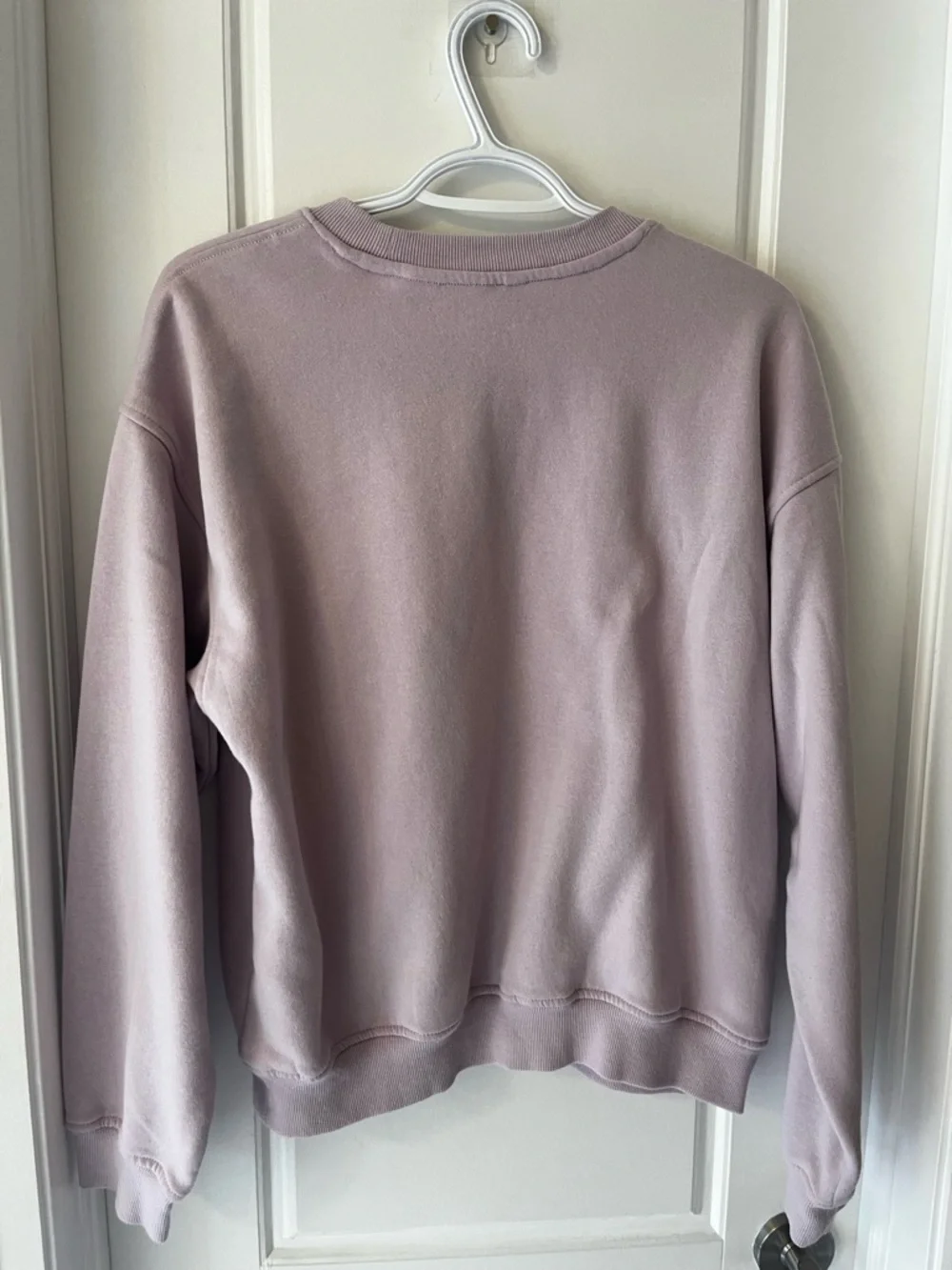 (2/$20)H & M Fleetwood Mac Lavender Graphic Sweatshirt - Picture 3 of 7